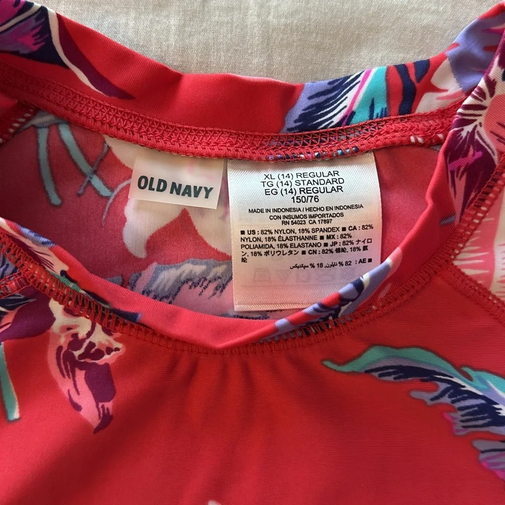 💕 2 for $15 - Old Navy Red and Purple Floral Rash Guard